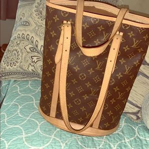 Authentic Louis Vuitton Good condition